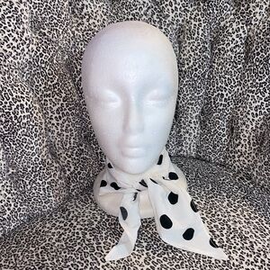 Polkadot scarf 🖤